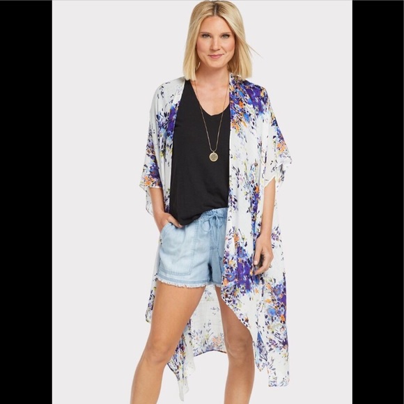 Evereve Other - Evereve floral pattern viscose kimono